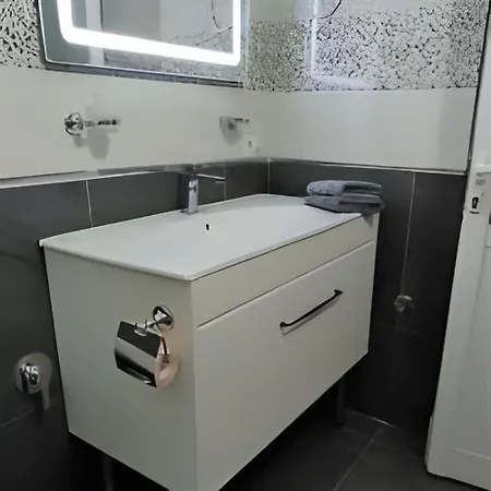 Semesterbostad Seasons 2, Kompleksi Dielli Golem (Tirana)