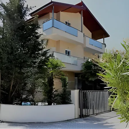 Seasons 2, Kompleksi Dielli Golem (Tirana)