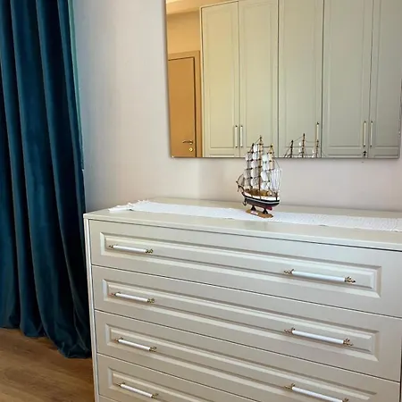 Seasons 2, Kompleksi Dielli بيت للعطل *